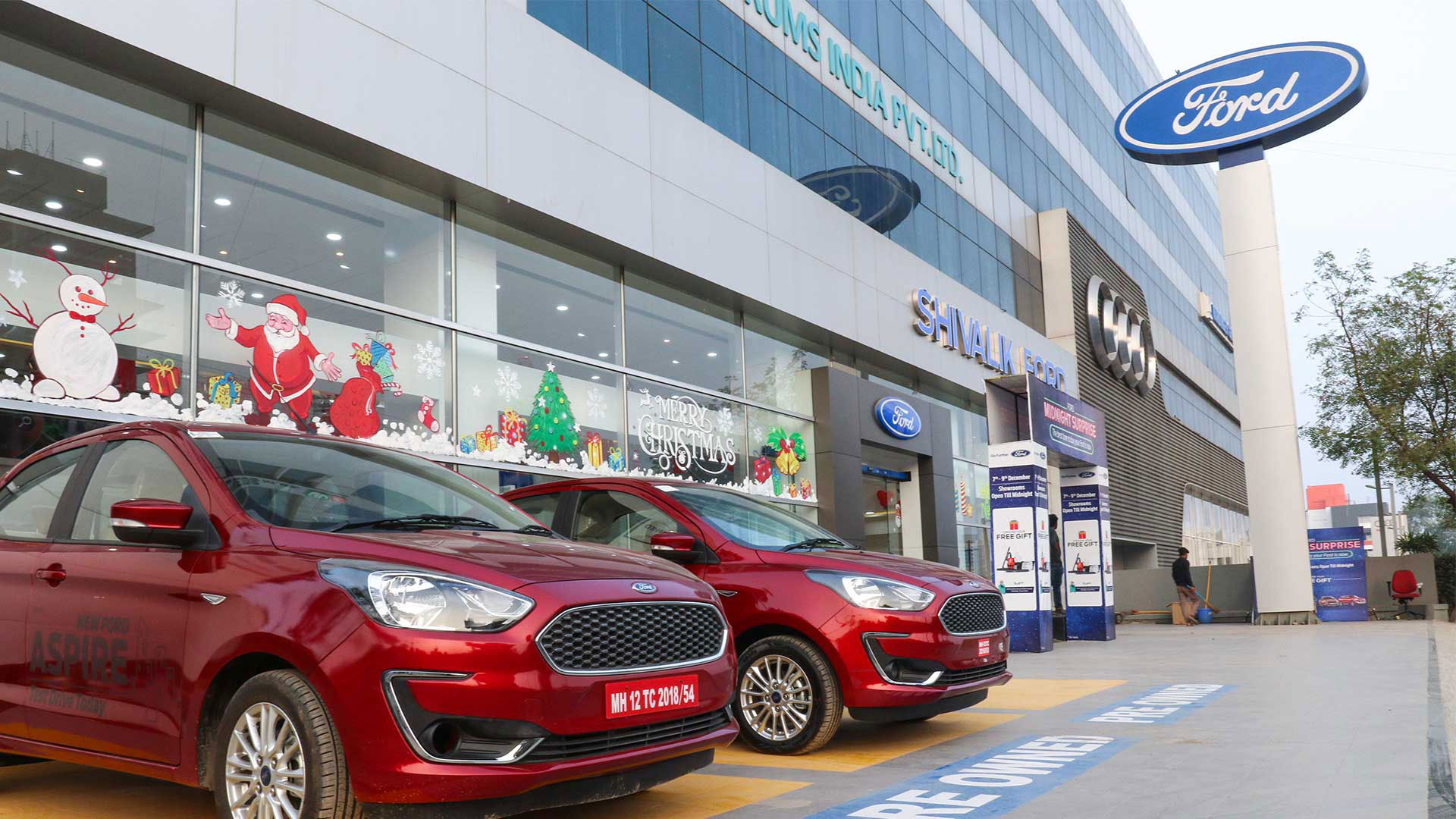 Shivalik Ford Showroom